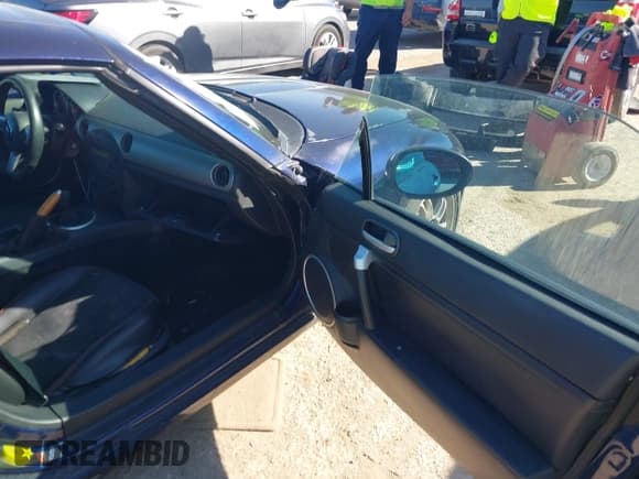 ✅ 2007 Mazda MX-5 Miata Grand Touring • VIN: JM1NC26F270132319 • Lot: 43569530. Listed on IAAI with 171,969 mi. Free auction sales archive from the USA and detailed vehicle history report at DreamBid. Image 5.