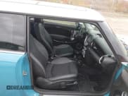 ✅ 2009 MINI Hardtop • VIN: WMWMF33549TW78591 • Lot: 43716551. Wystawiony na IAAI z przebiegiem 140 000 mil. Bezpłatny archiwum sprzedaży aukcyjnych z USA i szczegółowy raport historii pojazdu na DreamBid. Zdjęcie 5.