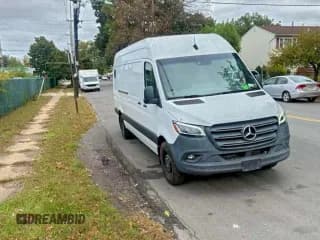✅ 2022 Mercedes-Benz Sprinter • VIN: W1W4DCHY7NT095409 • Лот: 96665725. Опубликован ранее на Copart с пробегом 186 236 миль. Бесплатный доступ к архиву аукционных продаж из США и подробный отчёт об истории автомобиля на DreamBid. Изображение 1.