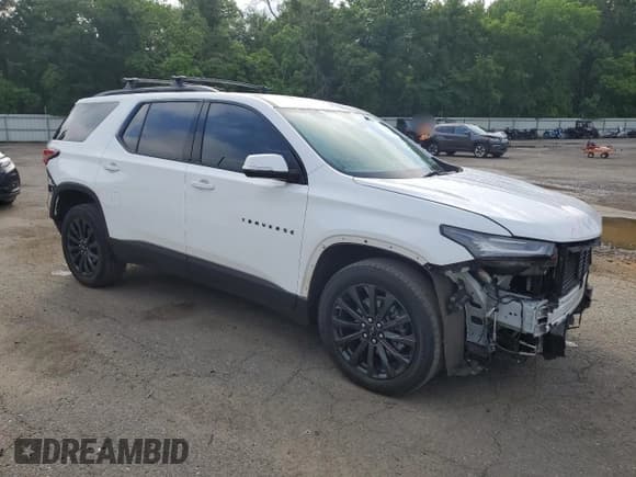 ✅ 2022 Chevrolet Traverse RS • VIN: 1GNERJKW9NJ187685 • Lot: 55070595. Wystawiony na Copart z przebiegiem 56 857 mil. Bezpłatny archiwum sprzedaży aukcyjnych z USA i szczegółowy raport historii pojazdu na DreamBid. Zdjęcie 4.