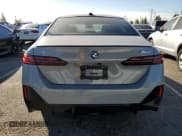 ✅ 2024 BMW i5 M60 • VIN: WBY43FK06RCR35431 • Lot: 84814964. Wystawiony na Copart z przebiegiem Nie podano. Bezpłatny archiwum sprzedaży aukcyjnych z USA i szczegółowy raport historii pojazdu na DreamBid. Zdjęcie 6.
