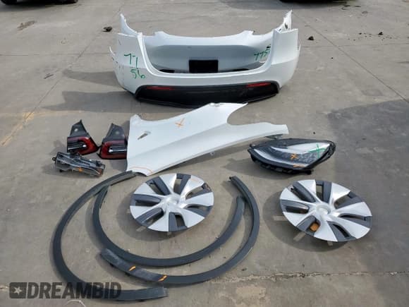 ✅ 2023 Tesla Model Y Long Range • VIN: 7SAYGDEE6PA123551 • Lot: 56676005. Wystawiony na Copart z przebiegiem 24 033 mil. Bezpłatny archiwum sprzedaży aukcyjnych z USA i szczegółowy raport historii pojazdu na DreamBid. Zdjęcie 13.