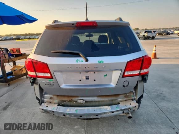 ✅ 2019 Dodge Journey SE • VIN: 3C4PDCBB2KT773951 • Lot: 82216875. Wystawiony na Copart z przebiegiem 93 246 mil. Bezpłatny archiwum sprzedaży aukcyjnych z USA i szczegółowy raport historii pojazdu na DreamBid. Zdjęcie 6.