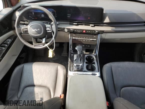 ✅ 2024 Kia Carnival SX • VIN: KNDNE5H32R6305576 • Lot: 71077374. Listed on Copart with 22,713 mi. Free auction sales archive from the USA and detailed vehicle history report at DreamBid. Image 8.