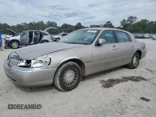 ✅ 2000 Lincoln Town Car Executive • VIN: 1LNHM81W0YY784410 • Lot: 70483265. Wystawiony na Copart z przebiegiem 230 025 mil. Bezpłatny archiwum sprzedaży aukcyjnych z USA i szczegółowy raport historii pojazdu na DreamBid. Zdjęcie 1.
