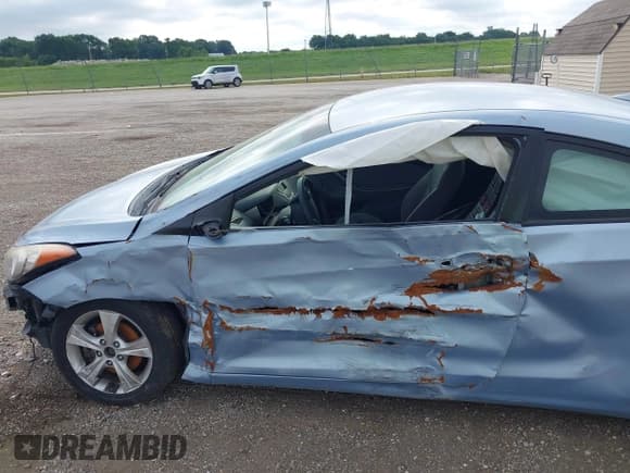 ✅ 2013 Hyundai Elantra GS • VIN: KMHDH6AE2DU000390 • Lot: 42613501. Listed on IAAI with 103,556 mi. Free auction sales archive from the USA and detailed vehicle history report at DreamBid. Image 6.