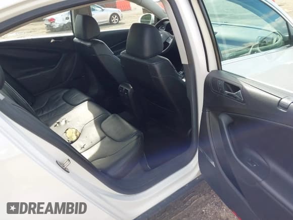 ✅ 2008 Volkswagen Passat Lux • VIN: WVWEK73CX8E198325 • Lot: 43300687. Wystawiony na IAAI z przebiegiem 135 694 mil. Bezpłatny archiwum sprzedaży aukcyjnych z USA i szczegółowy raport historii pojazdu na DreamBid. Zdjęcie 8.