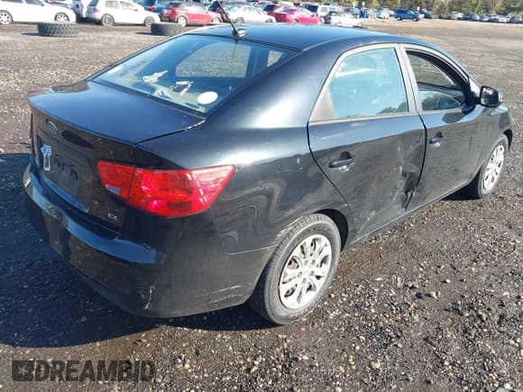 ✅ 2013 Kia Forte EX • VIN: KNAFU4A2XD5713239 • Lot: 43494262. Wystawiony na IAAI z przebiegiem 188 653 mil. Bezpłatny archiwum sprzedaży aukcyjnych z USA i szczegółowy raport historii pojazdu na DreamBid. Zdjęcie 6.