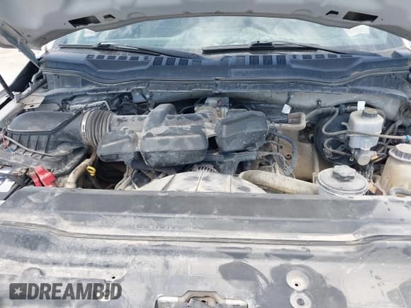 ✅ 2019 Ford F-250 XL • VIN: 1FT7W2B60KEE66463 • Lot: 43136932. Wystawiony na IAAI z przebiegiem 203 215 mil. Bezpłatny archiwum sprzedaży aukcyjnych z USA i szczegółowy raport historii pojazdu na DreamBid. Zdjęcie 10.