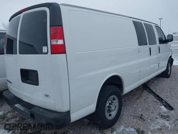 ✅ 2017 Chevrolet Express Cargo • VIN: 1GCWGBFF7H1222263 • Lot: 43569326. Listed on IAAI with 327,493 mi. Free auction sales archive from the USA and detailed vehicle history report at DreamBid. Image 4.