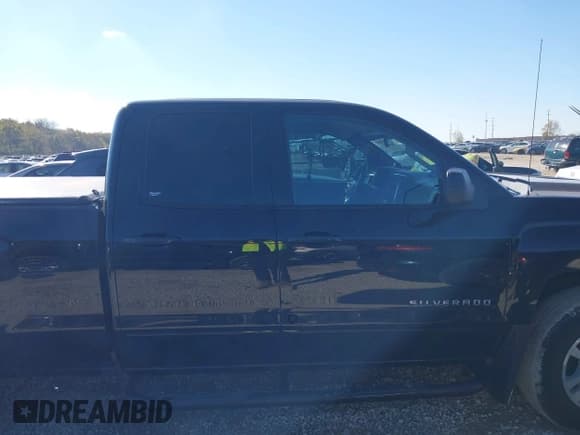 ✅ 2018 Chevrolet Silverado 1500 LT • VIN: 1GCVKREC6JZ301165 • Lot: 43565858. Listed on IAAI with Not provided. Free auction sales archive from the USA and detailed vehicle history report at DreamBid. Image 13.
