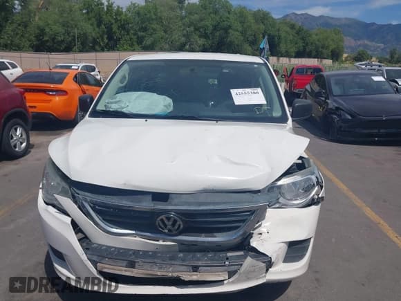 ✅ 2012 Volkswagen Routan S • VIN: 2C4RVAAGXCR120327 • Lot: 42555380. Listed on IAAI with 136,120 mi. Free auction sales archive from the USA and detailed vehicle history report at DreamBid. Image 11.