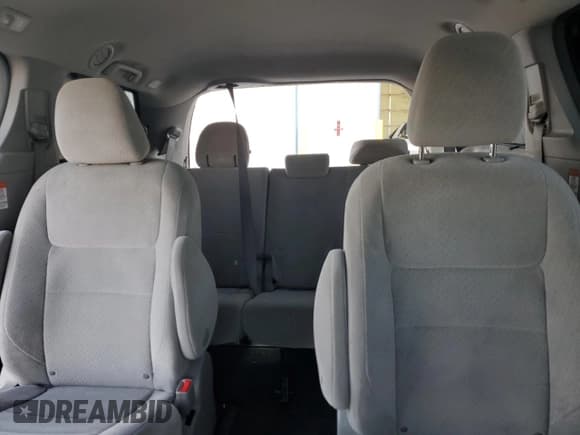 ✅ 2015 Toyota Sienna LE • VIN: 5TDJK3DC4FS108325 • Lot: 89847975. Listed on Copart with 95,575 mi. Free auction sales archive from the USA and detailed vehicle history report at DreamBid. Image 10.