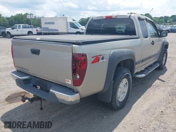 ✅ 2004 Chevrolet Colorado LS Z71 • VIN: 1GCDT196X48185056 • Lot: 42741044. Wystawiony na IAAI z przebiegiem 121 762 mil. Bezpłatny archiwum sprzedaży aukcyjnych z USA i szczegółowy raport historii pojazdu na DreamBid. Zdjęcie 3.
