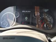 ✅ 2024 Ram 2500 Tradesman • VIN: 3C6UR5CLXRG222734 • Lot: 41689397. Wystawiony na IAAI z przebiegiem 4 685 mil. Bezpłatny archiwum sprzedaży aukcyjnych z USA i szczegółowy raport historii pojazdu na DreamBid. Zdjęcie 7.