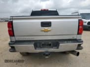 ✅ 2015 Chevrolet Silverado 2500HD LT • VIN: 1GC1KVE83FF135165 • Лот: 53682285. Опубликован ранее на Copart с пробегом 199 266 миль. Бесплатный доступ к архиву аукционных продаж из США и подробный отчёт об истории автомобиля на DreamBid. Изображение 6.
