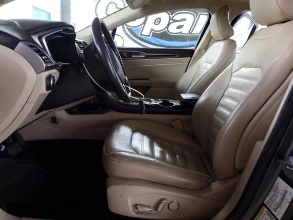 ✅ 2016 Ford Fusion SE Hybrid • VIN: 3FA6P0LU3GR305657 • Лот: 93459375. Опубликован ранее на Copart с пробегом 256 341 миль. Бесплатный доступ к архиву аукционных продаж из США и подробный отчёт об истории автомобиля на DreamBid. Изображение 7.