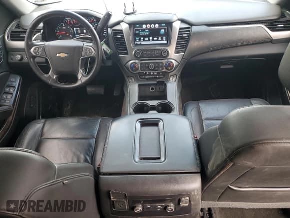 ✅ 2018 Chevrolet Suburban LT • VIN: 1GNSKHKC7JR126448 • Lot: 76204934. Wystawiony na Copart z przebiegiem 190 846 mil. Bezpłatny archiwum sprzedaży aukcyjnych z USA i szczegółowy raport historii pojazdu na DreamBid. Zdjęcie 8.