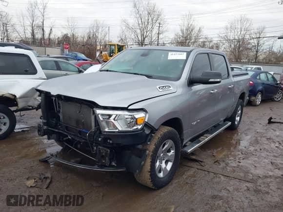 2019 Ram 1500 Big Horn z VIN 1C6SRFFT3KN805491, wystawiony jako IAAI lot #41457602 z przebiegiem 107 632 mil mil oraz . Historia ofert i sprzedaży dostępna na DreamBid. Obrazek 2.