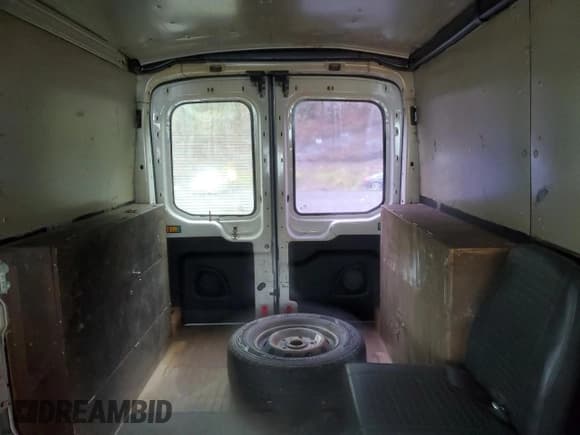 ✅ 2016 Ford Transit • VIN: 1FTYR1CV6GKA05515 • Lot: 86603535. Wystawiony na Copart z przebiegiem 174 836 mil. Bezpłatny archiwum sprzedaży aukcyjnych z USA i szczegółowy raport historii pojazdu na DreamBid. Zdjęcie 10.