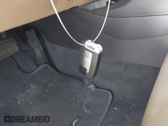 ✅ 2012 Hyundai Azera • VIN: KMHFH4JG8CA142922 • Lot: 42619570. Listed on IAAI with 238,761 mi. Free auction sales archive from the USA and detailed vehicle history report at DreamBid. Image 11.