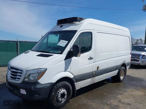 ✅ 2017 Freightliner Sprinter Cargo • VIN: WDYPF0CD1HP387256 • Lot: 41506530. Wystawiony na IAAI z przebiegiem 177 117 mil. Bezpłatny archiwum sprzedaży aukcyjnych z USA i szczegółowy raport historii pojazdu na DreamBid. Zdjęcie 17.