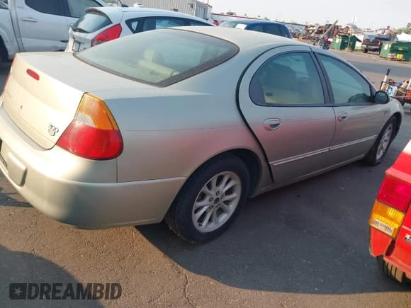 ✅ 2000 Chrysler 300M M • VIN: 2C3HE66G5YH233069 • Lot: 42839544. Wystawiony na IAAI z przebiegiem 321 538 mil. Bezpłatny archiwum sprzedaży aukcyjnych z USA i szczegółowy raport historii pojazdu na DreamBid. Zdjęcie 4.