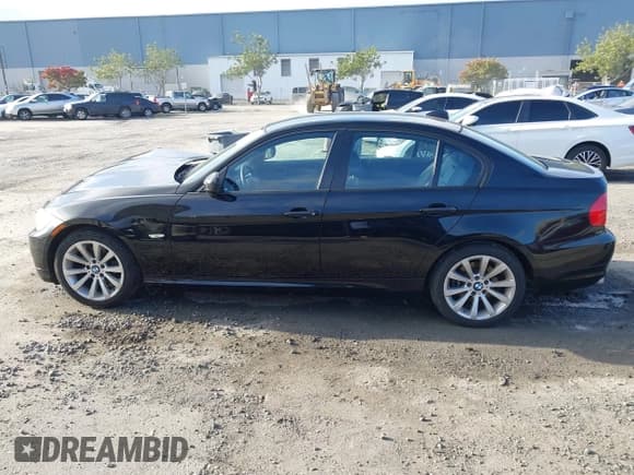 ✅ 2011 BMW 3 Series 328i • VIN: WBAPH5G54BNM74137 • Lot: 43794042. Wystawiony na IAAI z przebiegiem 104 888 mil. Bezpłatny archiwum sprzedaży aukcyjnych z USA i szczegółowy raport historii pojazdu na DreamBid. Zdjęcie 14.