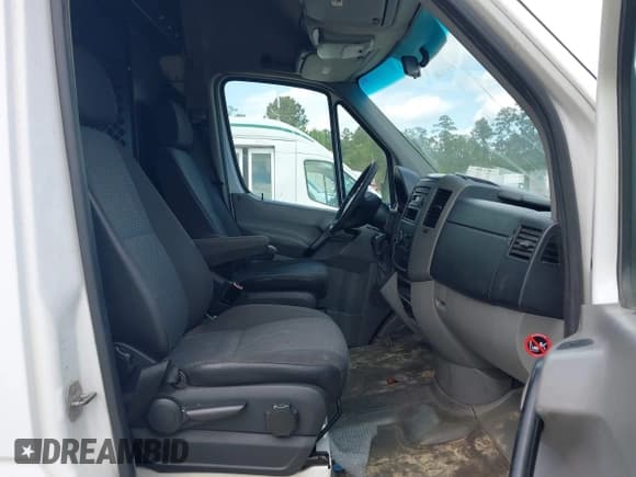 ✅ 2011 Freightliner Sprinter • VIN: WDYPE8CC3B5520692 • Лот: 42016776. Опубликован ранее на IAAI с пробегом 718 319 миль. Бесплатный доступ к архиву аукционных продаж из США и подробный отчёт об истории автомобиля на DreamBid. Изображение 5.