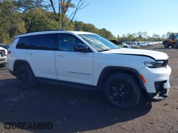✅ 2024 Jeep Grand Cherokee Altitude • VIN: 1C4RJKAG2R8583374 • Lot: 43506661. Listed on IAAI with 3,602 mi. Free auction sales archive from the USA and detailed vehicle history report at DreamBid. Image 13.