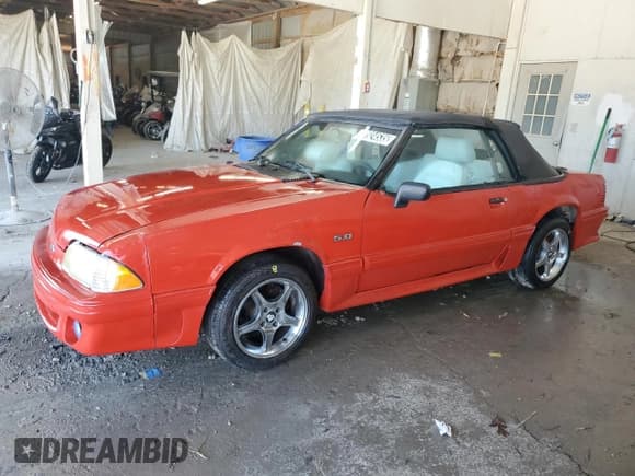 ✅ 1988 Ford Mustang GT • VIN: 1FABP45E4JF161391 • Lot: 68924535. Wystawiony na Copart z przebiegiem 34 529 mil. Bezpłatny archiwum sprzedaży aukcyjnych z USA i szczegółowy raport historii pojazdu na DreamBid. Zdjęcie 1.