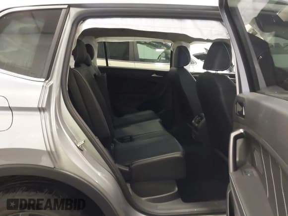 ✅ 2022 Volkswagen Tiguan SE • VIN: 3VV2B7AXXNM059957 • Lot: 42092196. Wystawiony na IAAI z przebiegiem 37 294 mil. Bezpłatny archiwum sprzedaży aukcyjnych z USA i szczegółowy raport historii pojazdu na DreamBid. Zdjęcie 8.