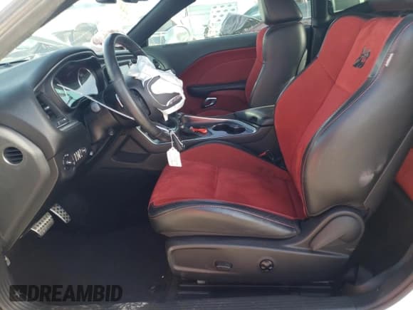 ✅ 2018 Dodge Challenger R/T Scat Pack • VIN: 2C3CDZFJ1JH202272 • Lot: 51077973. Wystawiony na Copart z przebiegiem 35 186 mil. Bezpłatny archiwum sprzedaży aukcyjnych z USA i szczegółowy raport historii pojazdu na DreamBid. Zdjęcie 7.