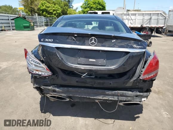✅ 2016 Mercedes-Benz C 300 Luxury • VIN: WDDWF4KB0GR137921 • Lot: 60397965. Wystawiony na Copart z przebiegiem 73 947 mil. Bezpłatny archiwum sprzedaży aukcyjnych z USA i szczegółowy raport historii pojazdu na DreamBid. Zdjęcie 6.
