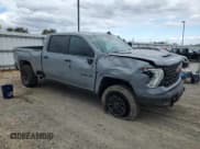 ✅ 2024 Chevrolet Silverado 2500HD ZR2 • VIN: 1GC4YYEY7RF276497 • Lot: 86253775. Wystawiony na Copart z przebiegiem 9 925 mil. Bezpłatny archiwum sprzedaży aukcyjnych z USA i szczegółowy raport historii pojazdu na DreamBid. Zdjęcie 4.