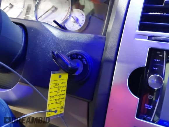 ✅ 2005 Chrysler 300 C • VIN: 2C3JA63H15H615492 • Lot: 43372538. Wystawiony na IAAI z przebiegiem 194 800 mil. Bezpłatny archiwum sprzedaży aukcyjnych z USA i szczegółowy raport historii pojazdu na DreamBid. Zdjęcie 11.