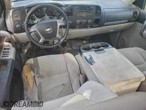 ✅ 2007 Chevrolet Silverado 2500HD Work Truck • VIN: 1GCHK29K67E542939 • Лот: 96156915. Опубликован ранее на Copart с пробегом 294 980 миль. Бесплатный доступ к архиву аукционных продаж из США и подробный отчёт об истории автомобиля на DreamBid. Изображение 8.