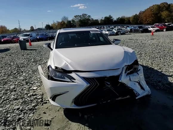 ✅ 2019 Lexus ES 350 • VIN: 58ABZ1B18KU038585 • Lot: 90998495. Listed on Copart with 97,856 mi. Free auction sales archive from the USA and detailed vehicle history report at DreamBid. Image 13.
