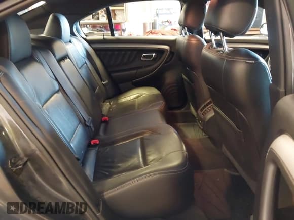 ✅ 2015 Ford Taurus SEL • VIN: 1FAHP2E94FG209281 • Lot: 42859784. Wystawiony na IAAI z przebiegiem 141 727 mil. Bezpłatny archiwum sprzedaży aukcyjnych z USA i szczegółowy raport historii pojazdu na DreamBid. Zdjęcie 8.