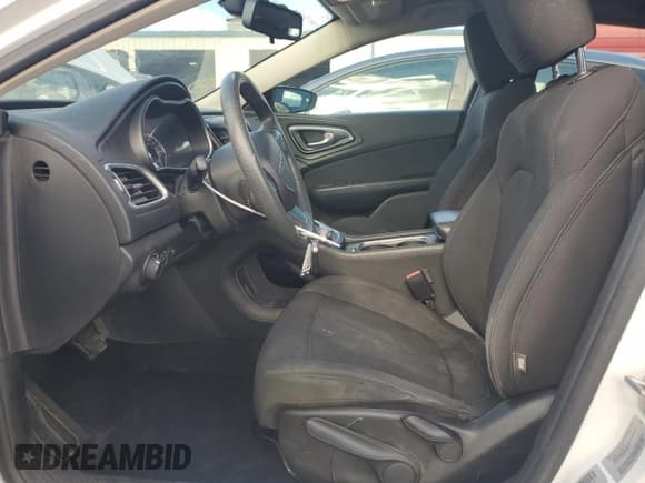 ✅ 2015 Chrysler 200 Limited • VIN: 1C3CCCAB3FN751616 • Lot: 89737535. Wystawiony na Copart z przebiegiem 41 600 mil. Bezpłatny archiwum sprzedaży aukcyjnych z USA i szczegółowy raport historii pojazdu na DreamBid. Zdjęcie 7.