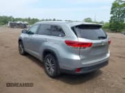 ✅ 2017 Toyota Highlander XLE • VIN: 5TDJZRFH3HS512047 • Lot: 42446645. Listed on IAAI with 197,561 mi. Free auction sales archive from the USA and detailed vehicle history report at DreamBid. Image 3.