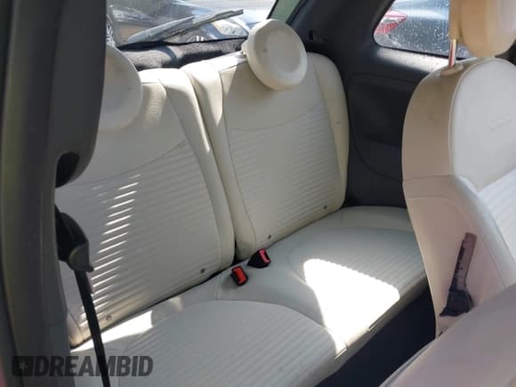 ✅ 2015 FIAT 500 Sport • VIN: 3C3CFFBR7FT560611 • Lot: 42471214. Wystawiony na IAAI z przebiegiem 80 625 mil. Bezpłatny archiwum sprzedaży aukcyjnych z USA i szczegółowy raport historii pojazdu na DreamBid. Zdjęcie 8.