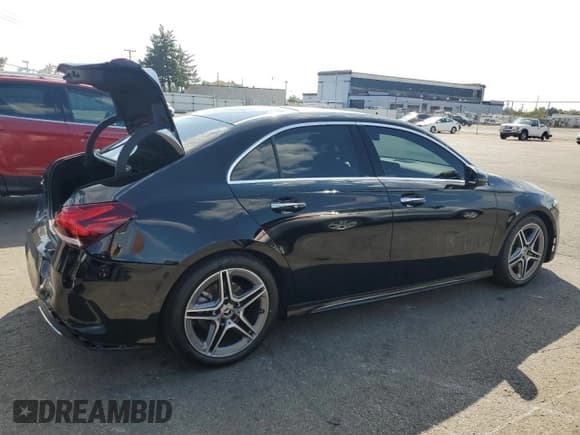 ✅ 2022 Mercedes-Benz A 220 • VIN: W1K3G4FBXNJ366919 • Lot: 80985935. Wystawiony na Copart z przebiegiem 18 173 mil. Bezpłatny archiwum sprzedaży aukcyjnych z USA i szczegółowy raport historii pojazdu na DreamBid. Zdjęcie 3.