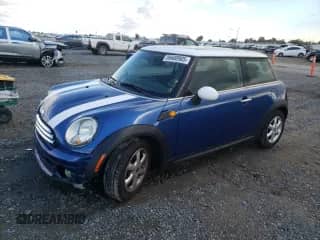 2007 MINI Hardtop with VIN WMWMF33517TU63036, listed as a Copart auction lot 86608905 with 133,494 mi miles and Salvage title. Bid and sale history available at DreamBid. Image 1.