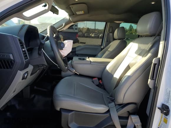 ✅ 2018 Ford F-150 XL • VIN: 1FTEX1EPXJKC25500 • Lot: 85415605. Wystawiony na Copart z przebiegiem 141 469 mil. Bezpłatny archiwum sprzedaży aukcyjnych z USA i szczegółowy raport historii pojazdu na DreamBid. Zdjęcie 7.