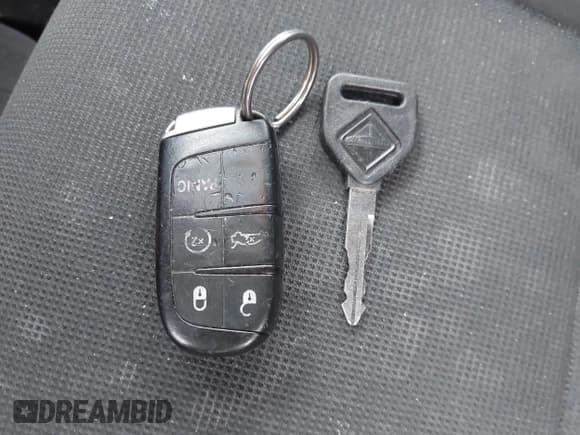 ✅ 2014 Dodge Charger RT Plus • VIN: 2C3CDXDT3EH178507 • Lot: 43463227. Wystawiony na IAAI z przebiegiem 141 820 mil. Bezpłatny archiwum sprzedaży aukcyjnych z USA i szczegółowy raport historii pojazdu na DreamBid. Zdjęcie 11.