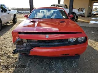 ✅ 2010 Dodge Challenger SE • VIN: 2B3CJ4DV6AH322468 • Lot: 84396204. Wystawiony na Copart z przebiegiem 153 423 mil. Bezpłatny archiwum sprzedaży aukcyjnych z USA i szczegółowy raport historii pojazdu na DreamBid. Zdjęcie 5.