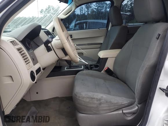 ✅ 2012 Ford Escape XLS • VIN: 1FMCU0C79CKB81422 • Lot: 86263445. Wystawiony na Copart z przebiegiem 197 733 mil. Bezpłatny archiwum sprzedaży aukcyjnych z USA i szczegółowy raport historii pojazdu na DreamBid. Zdjęcie 7.