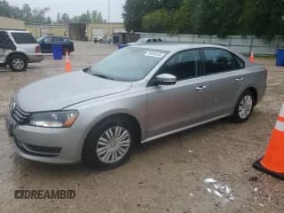 ✅ 2014 Volkswagen Passat S • VIN: 1VWAP7A3XEC008756 • Lot: 58394345. Wystawiony na Copart z przebiegiem 150 877 mil. Bezpłatny archiwum sprzedaży aukcyjnych z USA i szczegółowy raport historii pojazdu na DreamBid. Zdjęcie 1.