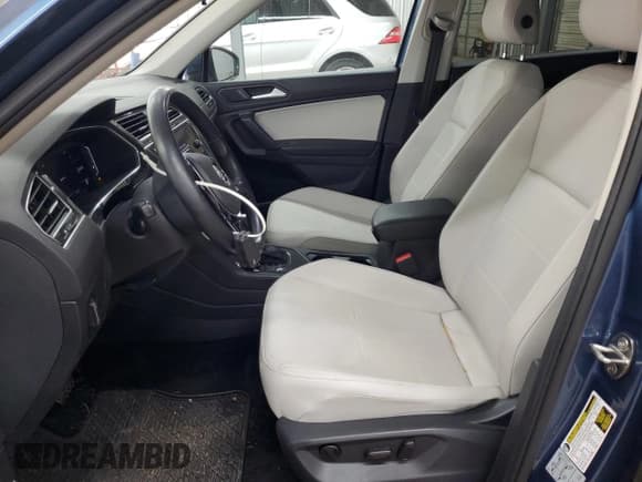 ✅ 2019 Volkswagen Tiguan SE • VIN: 3VV3B7AX8KM130640 • Lot: 91562155. Wystawiony na Copart z przebiegiem 49 097 mil. Bezpłatny archiwum sprzedaży aukcyjnych z USA i szczegółowy raport historii pojazdu na DreamBid. Zdjęcie 7.